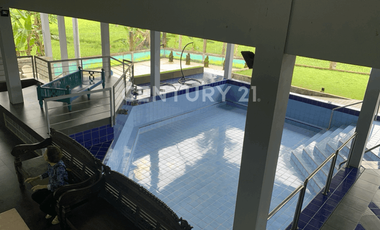 Vila Luas  Dan Bersih  Serta  Nyaman  Bersama Keluarga Carita