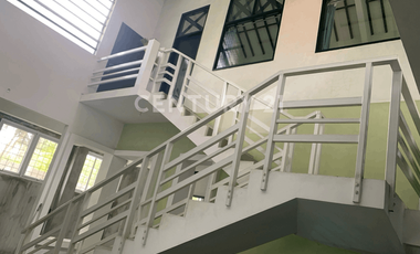 Vila Luas  Dan Bersih  Serta  Nyaman  Bersama Keluarga Carita