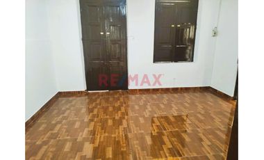 Barrios Altos, Venta De Casa Primer Piso