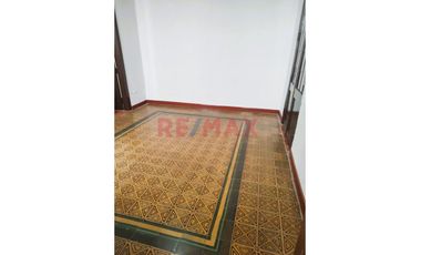 Barrios Altos, Venta De Casa Primer Piso