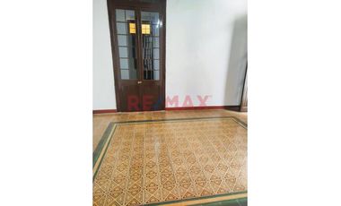 Barrios Altos, Venta De Casa Primer Piso