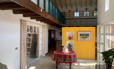 CASA EN UN AMBIENTE ARBOLADO A 15 MINUTOS DE CUERNAVACA