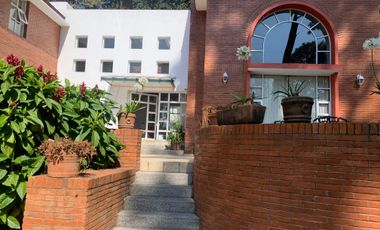 CASA EN UN AMBIENTE ARBOLADO A 15 MINUTOS DE CUERNAVACA