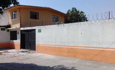 CASA EN EL CENTRO DE  POXTLA CON TERRENO