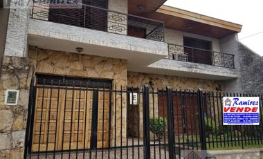 Importante Chalet de 6 ambientes En Venta - Villa Bosch