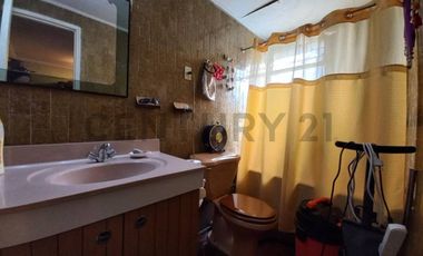 Se vende casa en centro de Buin para uso habitacional o comercial
