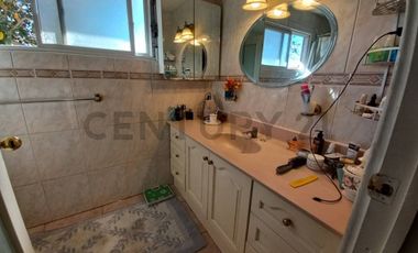 Se vende casa en centro de Buin para uso habitacional o comercial