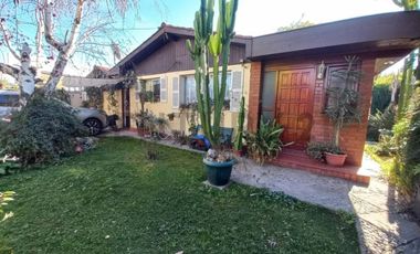 Se vende casa en centro de Buin para uso habitacional o comercial