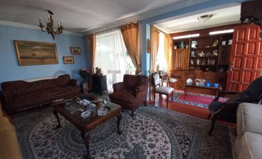 Se vende casa en centro de Buin para uso habitacional o comercial