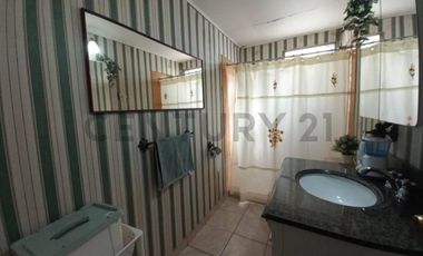 Se vende casa en centro de Buin para uso habitacional o comercial
