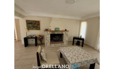 CASA CON PISCINA A METROS DEL MAR EN CARILO SOBRE LOTE DE 1180 m2