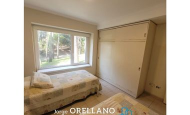 CASA CON PISCINA A METROS DEL MAR EN CARILO SOBRE LOTE DE 1180 m2