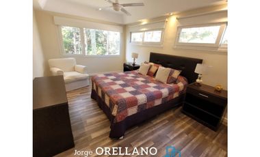 CASA CON PISCINA A METROS DEL MAR EN CARILO SOBRE LOTE DE 1180 m2