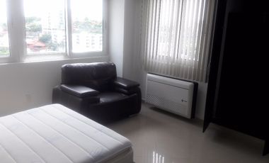 Departamento amueblado en el piso 10 de torre San Sebastián con vista al mar