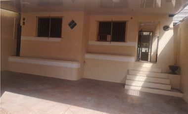 SE ALQUILA CASA EN COLINAS DEL GOLF