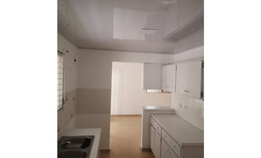 SE ALQUILA CASA EN COLINAS DEL GOLF