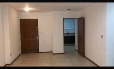 Depqrtamento con amenidades como club. A un costado de miravalle