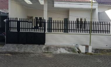 Rumah di Manyar Jaya, Row jalan 2 mbl, Hadap Selatan