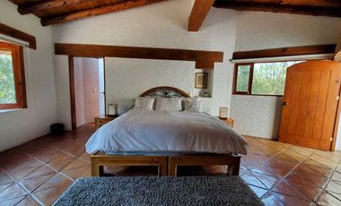 ENCANTADORA CASA ESTILO VALLESANA, UBICADA EN AVANDARO
