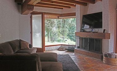 ENCANTADORA CASA ESTILO VALLESANA, UBICADA EN AVANDARO