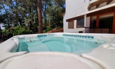 ENCANTADORA CASA ESTILO VALLESANA, UBICADA EN AVANDARO