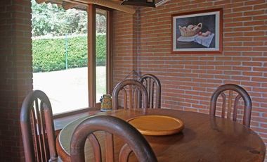 ENCANTADORA CASA ESTILO VALLESANA, UBICADA EN AVANDARO