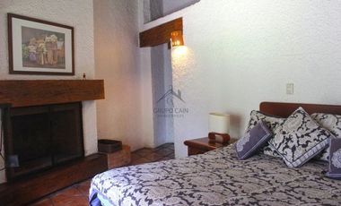 ENCANTADORA CASA ESTILO VALLESANA, UBICADA EN AVANDARO