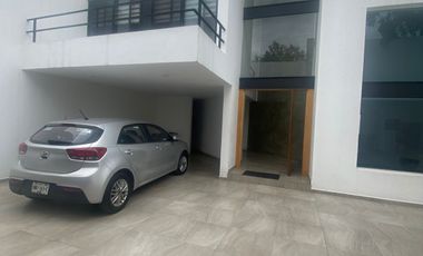 CASA EN LOMAS 4TA ATRAS DEL REAL