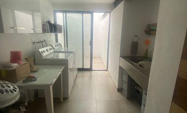 CASA EN LOMAS 4TA ATRAS DEL REAL