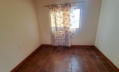 COD. 5863 - SE ARRIENDA CASA - BARRIO: SAN FRANCISCO