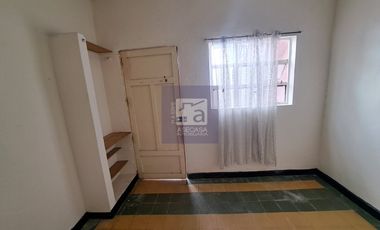 COD. 5863 - SE ARRIENDA CASA - BARRIO: SAN FRANCISCO