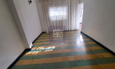 COD. 5863 - SE ARRIENDA CASA - BARRIO: SAN FRANCISCO