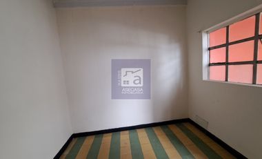 COD. 5863 - SE ARRIENDA CASA - BARRIO: SAN FRANCISCO