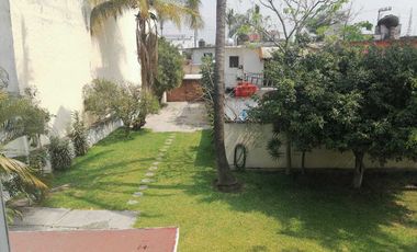 SE VENDE hermosa y amplia casa con uso comercial en el Polvorin de Cuernavaca