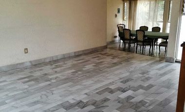 SE VENDE hermosa y amplia casa con uso comercial en el Polvorin de Cuernavaca