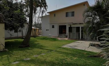 SE VENDE hermosa y amplia casa con uso comercial en el Polvorin de Cuernavaca