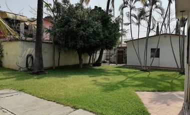 SE VENDE hermosa y amplia casa con uso comercial en el Polvorin de Cuernavaca