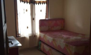 Dikontrakan rumah 2 lantai semi furnished dalam perumahan jl wates