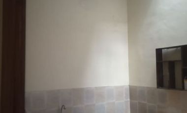 Dikontrakan rumah 2 lantai semi furnished dalam perumahan jl wates