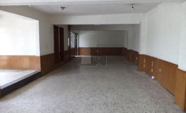 Renta de local comercial en Metepec, ubicado sobre Av. Baja Velocidad