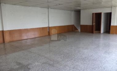 Renta de local comercial en Metepec, ubicado sobre Av. Baja Velocidad