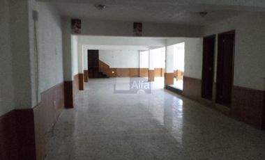 Renta de local comercial en Metepec, ubicado sobre Av. Baja Velocidad