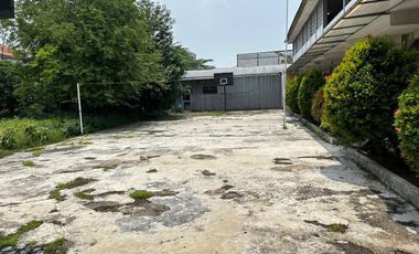 Dijual Gedung Bekas Sekolah dengan halaman luas lokasi di Pamulang