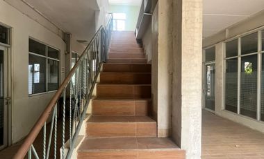 Dijual Gedung Bekas Sekolah dengan halaman luas lokasi di Pamulang