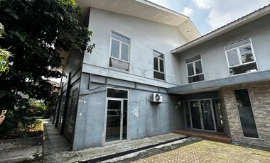 Dijual Gedung Bekas Sekolah dengan halaman luas lokasi di Pamulang