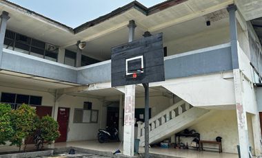 Dijual Gedung Bekas Sekolah dengan halaman luas lokasi di Pamulang