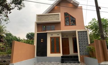 Rumah 2 Lantai Siap Huni Shm Lokasi Umbulmartani, Sleman