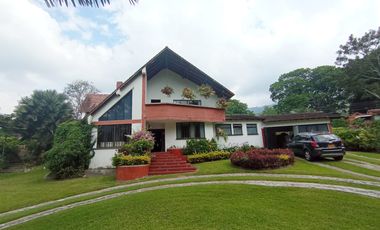 VENTA O PERMUTA DE CASA CONJUNTO CERRADO SECTOR MENZULY (FLORIDABLANCA). Cod V12904