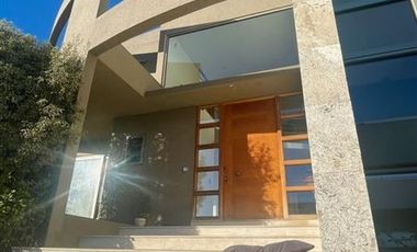Casa en venta de 5 dorm. en Concón