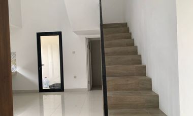 RUMAH CANTIK DI JOGJA DENGAN KOLAM RENANG MURAH DI KELASNYA